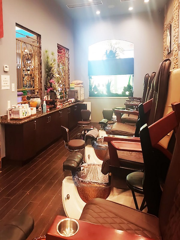 Olala Nail Spa manicure service